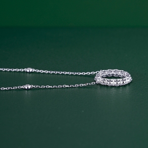 Elegante Collar con Colgante Circular de Diamante Cultivado en Laboratorio con Engaste de Piedras Brillantes, Diseño de Joyería Minimalista de Lujo para Mujer - Product Image 2