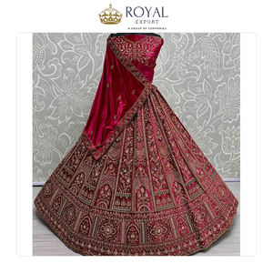 Expertos en la Venta de la Mejor Colección de Diseñadores de Moda de Alta Calidad para Bodas, Lehenga Choli de Tela de Red y Terciopelo - Product Image 3
