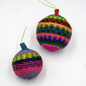 Combo de bolas colgantes coloridas para decoración de árboles de Navidad al aire libre, bolas de paja de algas marinas. - Product Image 2