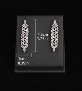 Ensemble de bijoux de mariée Orelia Luxe Orelia 451 plaqué platine, collier, boucles d'oreilles, bracelet et bague en zircon cubique pour mariage et fête - Product Image 4