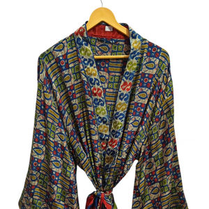 Kimono de Lujo con Parches de Seda, Túnica Larga para Dormir o como Cubre Bikini, Kimono Hecho a Mano con Sari de Seda Reciclada Vintage de la India - Product Image 1