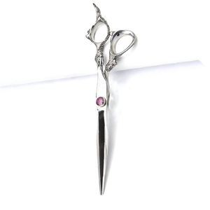 กรรไกรตัดผมสำหรับช่างตัดผมมือขวา ป้องกันการลื่น ด้ามจับขนาดกลาง ใบมีดสแตนเลส 4Cr13 รับทำโลโก้ตามสั่ง น้ำหนักเบา บริการ OEM - Product Image 3