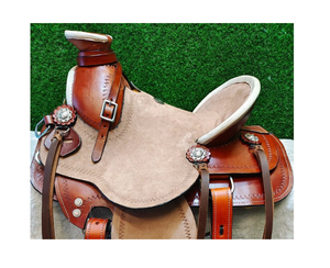 Ensemble de sellerie en cuir teint en tambour, style Western, avec selle Big Horn à assise rigide, pour le plaisir équestre, le trail, le barrel et le travail avec la corde, et ornements outillés - Product Image 3