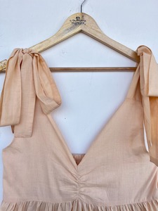 Robe longue bohème en coton à col en V pour femme, avec bretelles à nouer, sans manches, tenue d'été pour les vacances à la plage, fabricant en gros - Product Image 2
