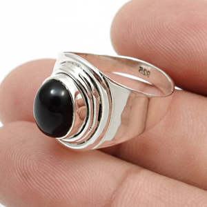 Anillo Unisex de Ónix Negro con Corte Ovalado, Hecho a Mano en Plata de Ley 925, Joyería Bohemia a un Precio Razonable - Product Image 2