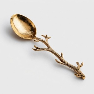Cuillère de service vintage en métal avec manche en forme de cerf doré, fabrication indienne, finition miroir haute brillance - Product Image 1