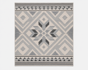 Alfombra Geométrica de Lana Gris Marfil con Motivo de Diamantes Nórdicos y Borde Tribal, Antideslizante, Ecológica, Hecha a Mano para Sala de Estar y Dormitorio - Product Image 1
