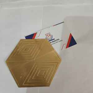 Posavasos de latón forjado a mano con diseño exquisito grabado, resistentes al calor, metálicos dorados, nuevos, diseñados por artesanos, para mesa de comedor. - Product Image 2