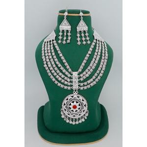 ชุดสร้อยคอสั้นชุบเงินคุณภาพพรีเมี่ยมดีไซน์ใหม่พร้อมต่างหูและแหวนและสร้อยข้อมือ - Product Image 2