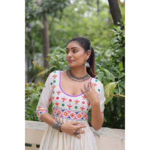 Robe de soirée longue multicolore en tissu romain pour la fête de Navratri - Robe de soirée formelle pour la mère de la mariée - Product Image 1