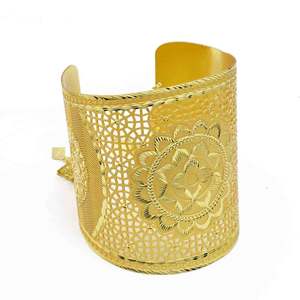Wholesale 14K 18K 24K Dye Gold Plated Brass Cuff <b>Kada</b> With A Filigree Floral Design Chain Clasp Fashion Cuff <b>Kada</b> Bangle Jewelry - Product Image 2