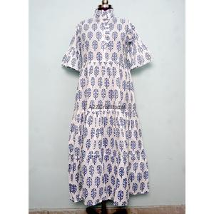 Robe longue décontractée élégante en coton respirant faite à la main pour femme, style simple, boutonnage simple, motif floral naturel, vente en gros - Product Image 1