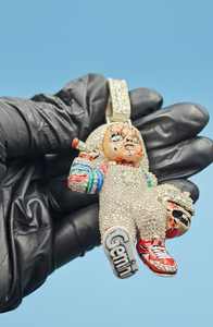 Colgante de Plata 925 con Cara de Muñeca de Terror 3D, Colgante Grueso con Diamantes de Moissanita VVS Totalmente Engastados, Estilo Hip Hop y Bling para Rapper - Product Image 4