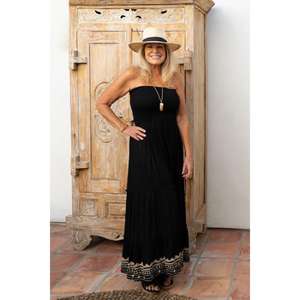 Robe longue noire sans bretelles pour femme, style bohème, avec haut bustier smocké et ourlet imprimé, idéale pour l'été et la plage - Product Image 1