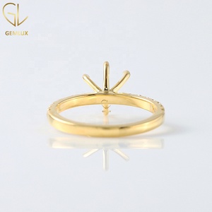 Anillo de Oro de 14k con Montura Semicompleta, Diamante Moissanita de Corte Redondo con Anillo de Acento - Product Image 5