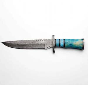 Couteau utilitaire ergonomique à double protection, en acier damas goutte de pluie, fait main, avec manche en résine turquoise et os. - Product Image 1