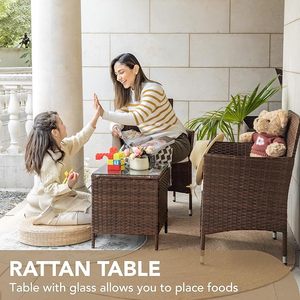Juego de Muebles de Jardín de Mimbre de Diseño Moderno de 3 Piezas, Sillas de Ratán PE y Mesa Auxiliar con Cubierta de Vidrio para Decoración de Jardín junto a la Piscina - Product Image 6