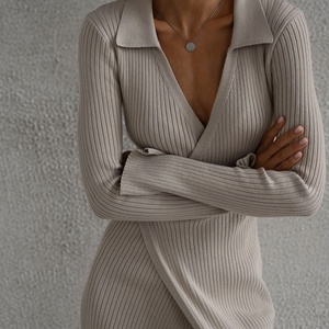 Robe portefeuille élégante pour femme, unie, col en V, manches courtes, fermeture portefeuille, taille élastique, ornée de perles, confortable, en matière légère - Product Image 6
