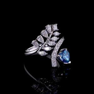 แหวนรูปหัวใจสีฟ้าอะความารีนประดับเพชรทรงใบไม้ ผลิตในห้องปฏิบัติการ ตัวเรือนทองคำขาว 14K แท้ - Product Image 4