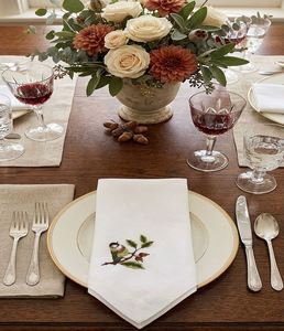 Serviette de table carrée classique personnalisée en coton brodée motif oiseaux et amandes, pleine taille, pour la maison, les mariages et les fêtes - Product Image 3