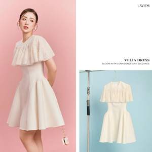 Ensemble robe élégante pour femme avec cape en dentelle blanc laiteux et bretelles larges |   Ensemble Velia pour les événements de réception formels |   LAVIEM - Product Image 3
