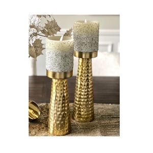 Ensemble de 2 bougeoirs en or martelé, supports décoratifs en métal texturé pour centre de table - Product Image 1