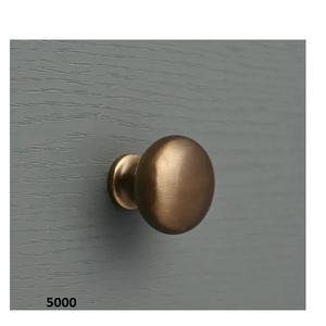 Perillas de latón macizo con acabado brillante de forma redonda para puerta de armario de cajón perillas decorativas de latón - Product Image 1