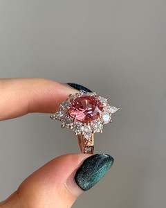 Anillo de compromiso de oro macizo de 14k con circonita cúbica de corte ovalado y halo de diamantes rosas, estilo vintage, joyería de moda - Product Image 4