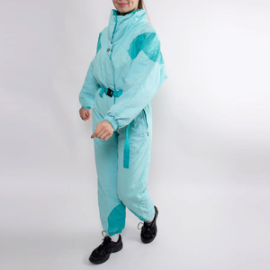 Combinaison de ski pour femme, bleu clair, à blocs de couleur, avec col montant et taille ceinturée, imperméable, une pièce, pour la neige - Product Image 3