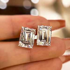 Pendientes de Diamantes Cultivados en Laboratorio con Corte Esmeralda, Oro Blanco de 14K, Forma Rectangular Clásica, Regalo de Aniversario para Ella, Joyería Fina Personalizada - Product Image 4