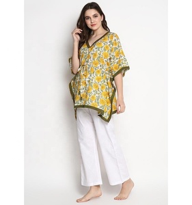 Bonito caftán amarillo para mujer, estampado a mano, diseño Floral, hasta el suelo, adornos verdes naturales para la temporada de primavera - Product Image 1