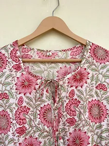 Robe midi bohème pour femme, en coton rose à imprimé floral, manches bouffantes et col noué, robe d'été décontractée - Product Image 1