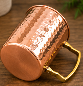 Mug vintage en cuivre avec texture martelée et poignée dorée – Vaisselle écologique pour la maison – Fournisseur en gros de vaisselle métallique haut de gamme - Product Image 2