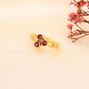 แหวนทองเหลืองประดับพลอยโกเมนไฮโดรสามเม็ด ดีไซน์หรูหรา ทำมือโดยดีไซเนอร์ - Product Image 2