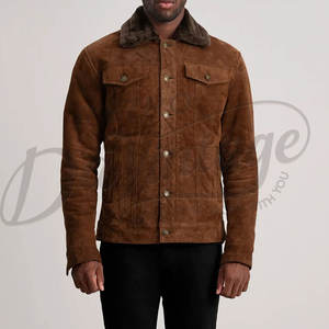 เสื้อแจ็คเก็ตซาฟารีหนังกลับสีเบจสำหรับผู้ชาย ทำจากหนังแกะแท้ มีกระเป๋าหลายช่อง พร้อมเข็มขัดและกระดุมคอสูง - Product Image 3