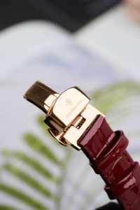 นาฬิกา Alexander Ferros รุ่น 7218R-02 กระจกแซฟไฟร์ สายยาง ทนน้ำ 50 เมตร แฟชั่น สแตนเลสสตีล ทรงสี่เหลี่ยมผืนผ้า ตัวล็อคแบบผีเสื้อ - Product Image 4