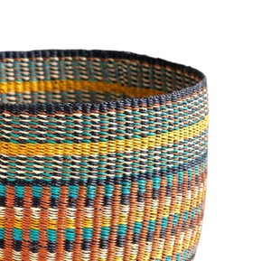 Panier à linge écologique en jonc de mer naturel avec des rayures aztèques multicolores et un bac de rangement polyvalent - Product Image 4
