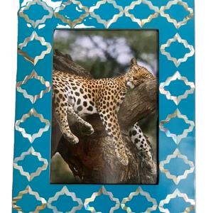 Marco de Fotos 5x7 Hecho a Mano en Resina y MDF con Rayas Blancas y Negras, con Incrustaciones de Hueso, para Decoración del Hogar y Regalo Empresarial - Product Image 6