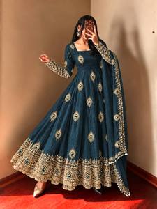 Ensemble de robe en soie Fendy pour femme, broderie lourde de sequins, dupatta, longueur cheville, séchage rapide, extensible, moderne, pour mariage indien/pakistanais - Product Image 1