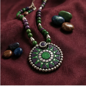 Collier Bohème Vert Soleil Éclatant avec Pendentif Perlé, Bijou Ethnique pour Femme, Idéal Cadeau, Fête, Mariage - Product Image 5