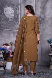 Conjunto de Kurti y Pantalón de Seda Romana Premium Bordada con Dupatta de Maslin |   Ropa Étnica de Diseñador para Mujer |   Exportación al por Mayor - Product Image 6