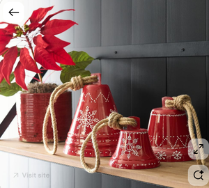 Campana Navideña de Hierro Rojo con Estampado de Copos de Nieve Blancos y Cuerda para Colgar - Product Image 4