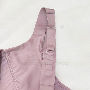 Soutien-gorge de sport respirant à séchage rapide et maintien élevé avec logo frontal, design simple pour le yoga et le confort quotidien - Product Image 4