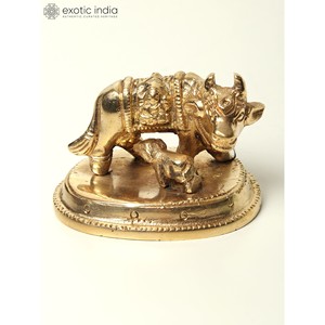 2 "hecho a mano pequeña vaca Kamadhenu con artículo de escultura de latón de becerro para decoración del hogar y Templo hecho en La India - Product Image 1