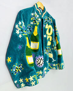 เสื้อแจ็คเก็ตกำมะหยี่ปักมือระดับพรีเมียม |   เสื้อโค้ทบอมเบอร์สำหรับทุกเพศ รุ่นฉลองปี 2026 - Product Image 4