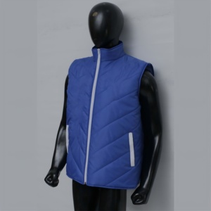Chaleco acolchado sin mangas para hombre de alta calidad, diseñado para brindar calidez, comodidad y estilo. Hecho con aislamiento ligero. - Product Image 2