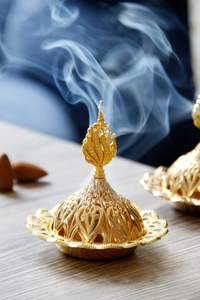 Quemador de incienso de madera con cuenco de metal, hecho de madera pura - Product Image 2