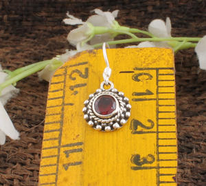 Pendientes Colgantes Minimalistas de Granate Rojo, Plata 925, Corte Pera, Joyería Geométrica con Piedras Preciosas, Tendencia Otoño Invierno - Product Image 6