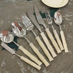 Ensembles de couverts de luxe modernes en résine pour les mariages et ensemble de couverts en acier inoxydable, ensembles de couverts de luxe à poignée en résine pour le mariage - Product Image 1