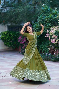 Lehenga Choli en coton vert avec dupatta à bordure imprimée blanche, tenue de mariage indienne traditionnelle pour femmes, longueur au sol, coupe classique - Product Image 4